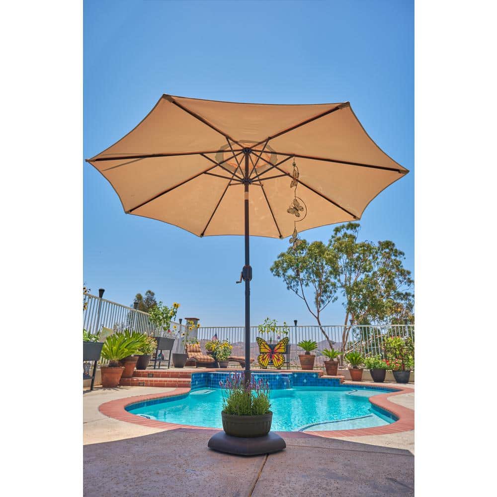 Savannah Large Brown Polyethylene Round Outdoor Planter
