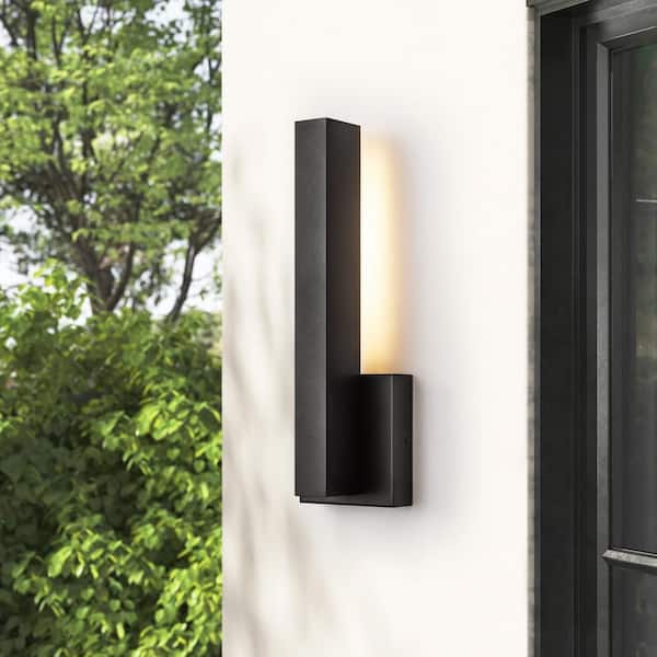 RRTYO McDade 15 in. Black Minimalist Linear Integrated LED 3000K IP54 Waterproof Outdoor Hardwired Wall Lantern Scone