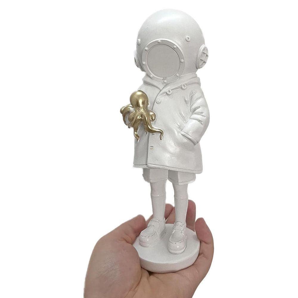 【未開封】 BANKSY DEEP SEA DIVER WHITE Ver. Newmyth Resin Deep Sea Diver Figurine Banksy Girl Statue Graffiti