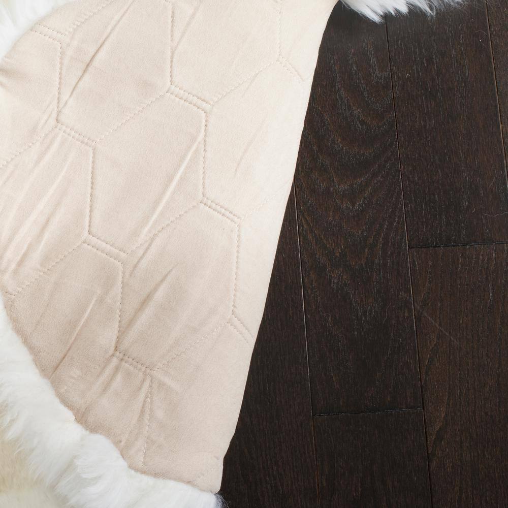 Luxurious Hand-Knotted Natural White Sheepskin 5' x 8' Area Rug