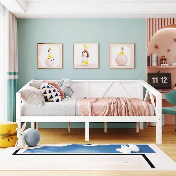 Harper & Bright Designs White Wood Frame Full Size Daybed with Wood Slat Support