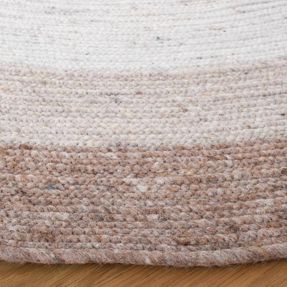 Handmade Ivory Wool Braided Round Rug - 4' Diameter