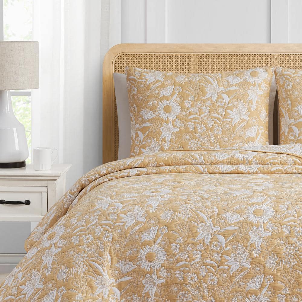 King White and Ochre Reversible Cotton Blend Quilt Set
