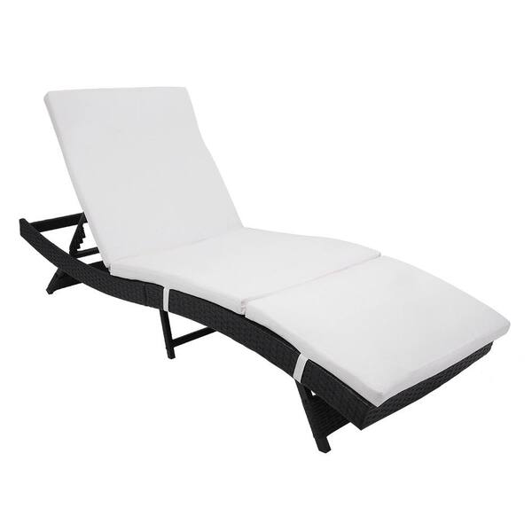 white lounge chair cushion