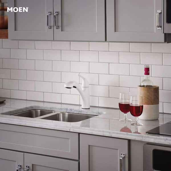 Brecklyn Single-Handle Pull-Out Sprayer Kitchen Faucet with Power Clean in White