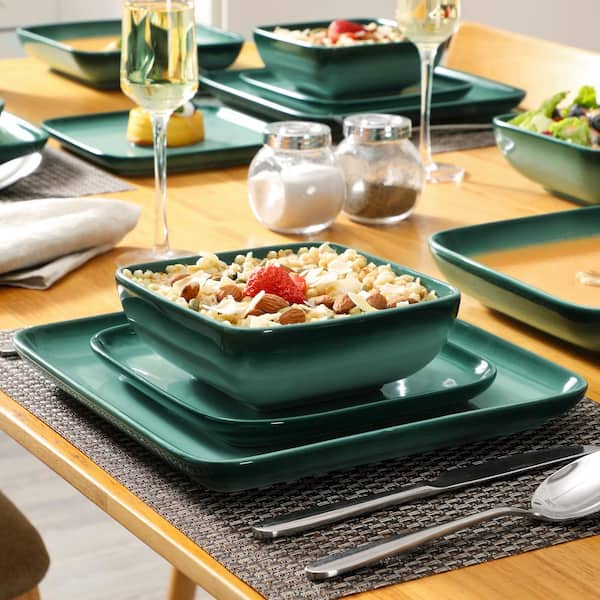 Tupperware 8 inch Square Plates Set of 4