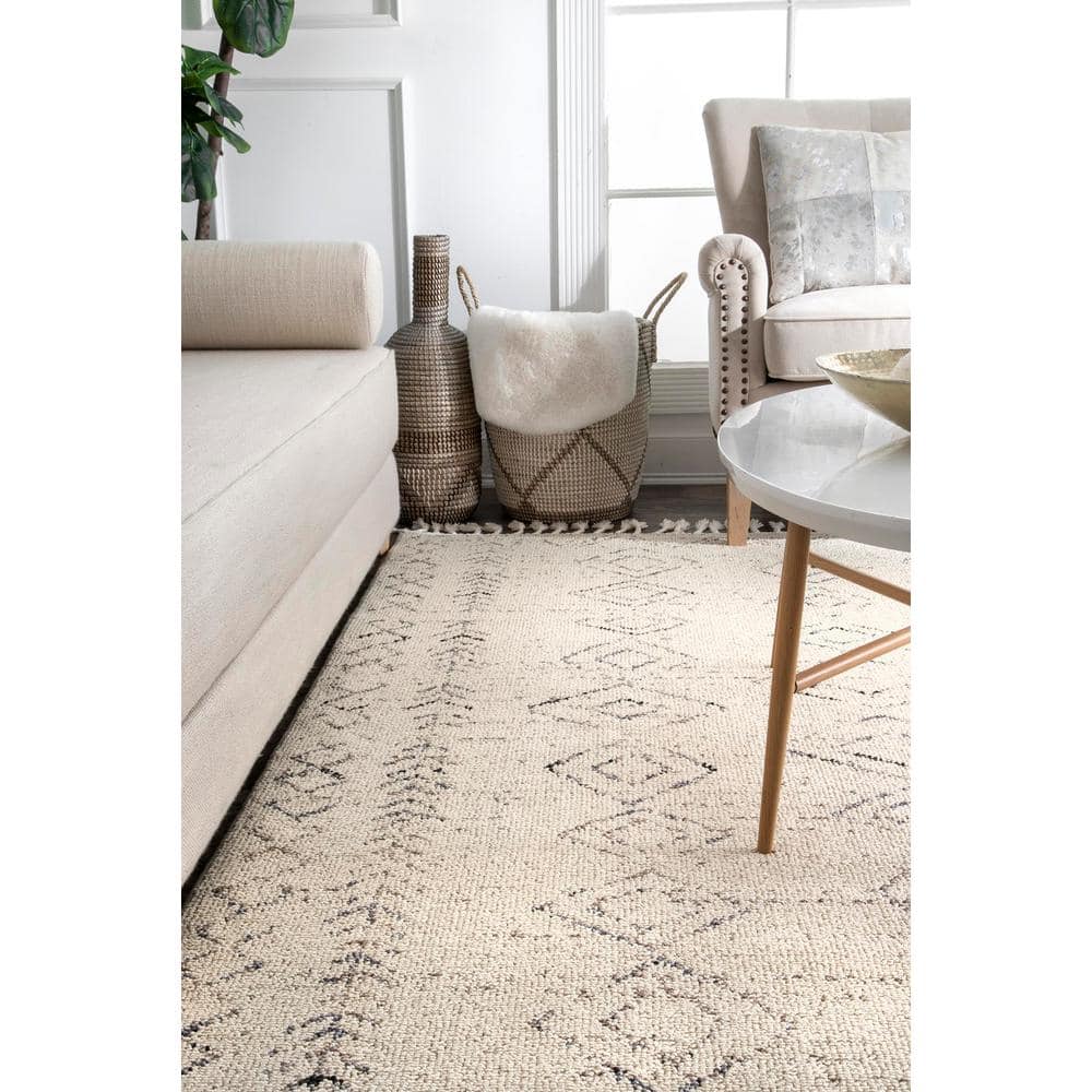 Ivory Geometric Braided 4' x 6' Easy-Care Polypropylene Rug