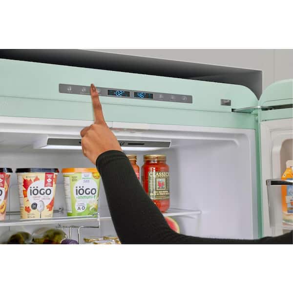Unique Appliances Classic Retro 3 Piece Kitchen Appliance Package with  Bottom Freezer Refrigerator , 30'' Gas Freestanding Range , and Under  Cabinet