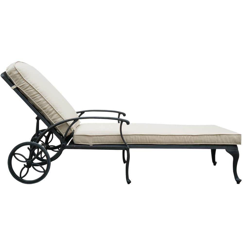 Aluminium Outdoor Lounge Chair with Beige Cushions