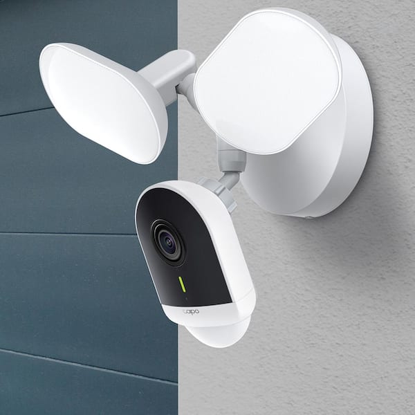 TP-LINK Tapo 2K QHD Wi-Fi Smart Hardwired Outdoor Floodlight