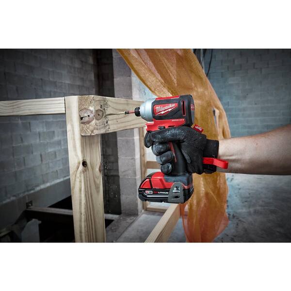 Pack 2 outils Perceuse + Visseuse MILWAUKEE M18 CBLPP2A-402C Compact  Brushless Powerpack