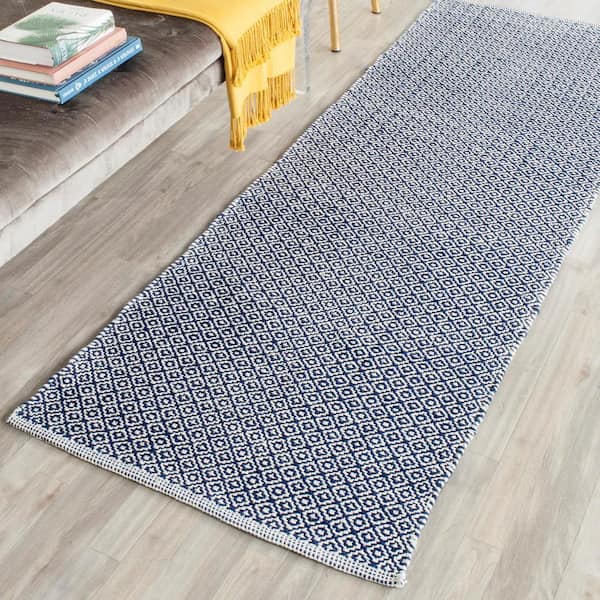 Montauk Ivory/Navy 2 ft. x 7 ft. Geometric Runner Rug
