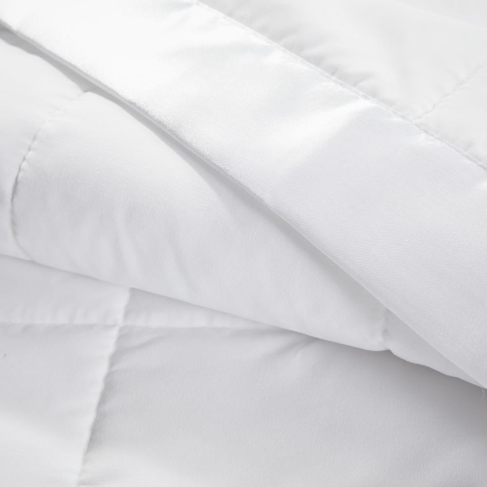 Luxurious Full/Queen Microfiber Down Alternative Blanket with Satin Trim