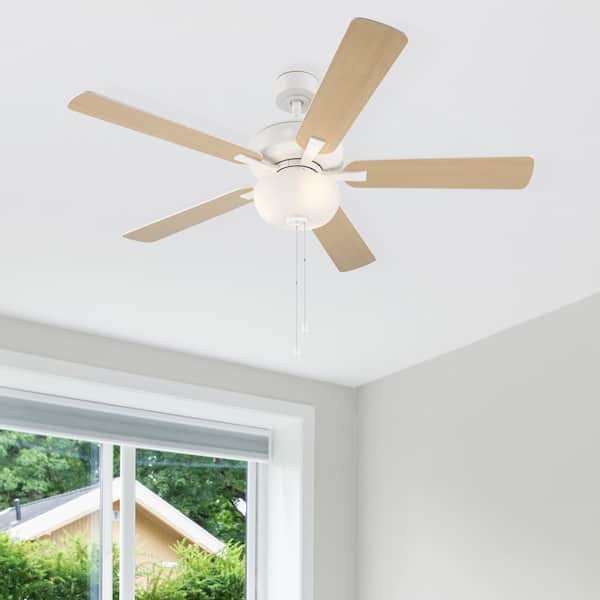 Designers Fountain Gallant 52 in. Indoor/Covered Outdoor Matte White Standard Mount Ceiling Fan with Light Kit and Pull Chain Control