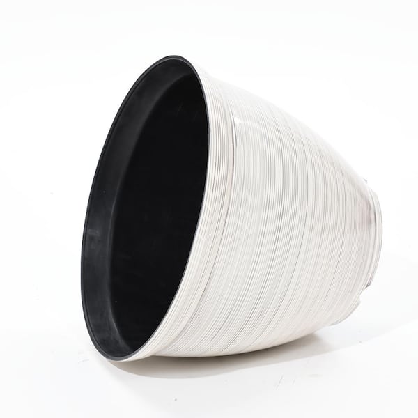 LuxenHome 14.5 in. W x 11.4 in. H Ivory White Bell Roubd