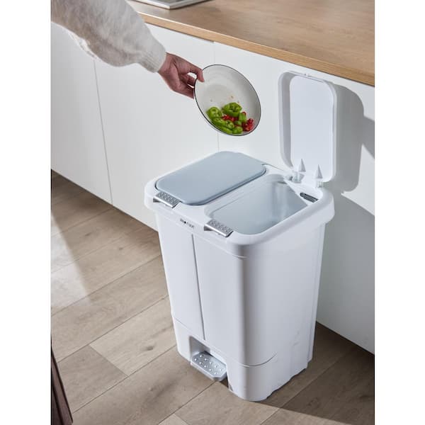 https://images.thdstatic.com/productImages/c7cfe158-917b-482a-920b-6e4e9762a199/svn/step-n-sort-indoor-trash-cans-sns402-w-31_600.jpg