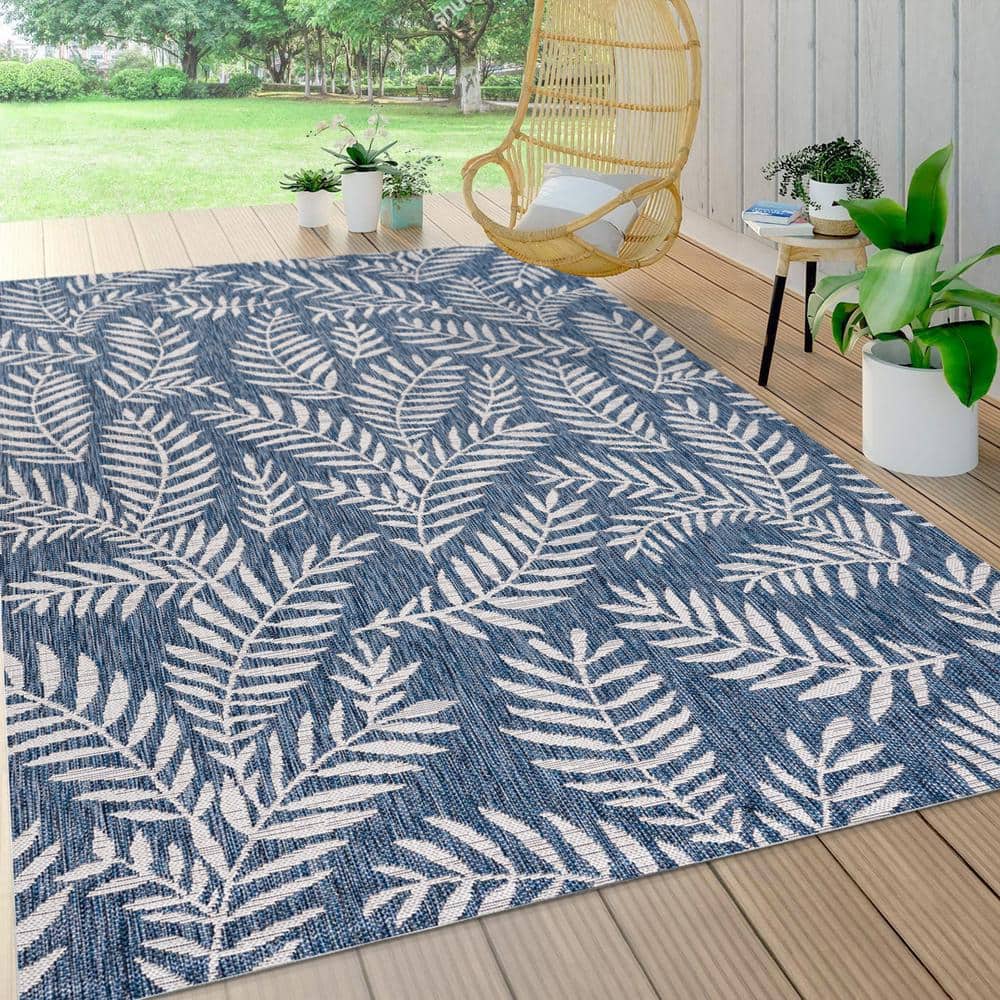 5' x 8' Navy and Ivory Palm Frond Indoor/Outdoor Area Rug
