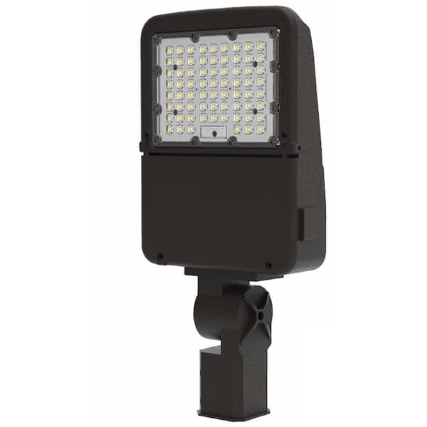 HALCO LIGHTING TECHNOLOGIES 150-Watt 120-277-Volt Slipfitter Line Voltage Bronze Outdoor Integrated LED Large Landscape Flood Light, Daylight 5000K