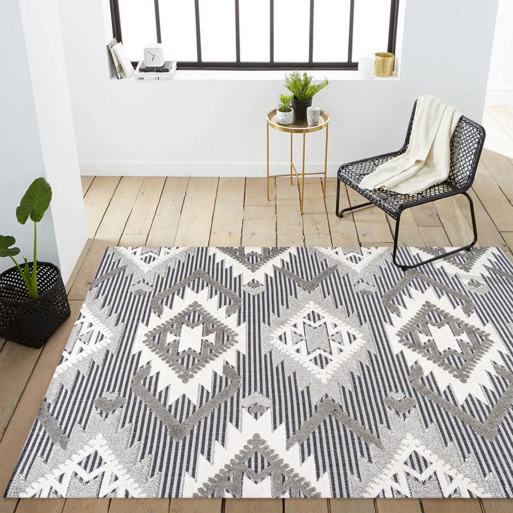 Reversible Geometric Gray Synthetic 8' x 10' Area Rug