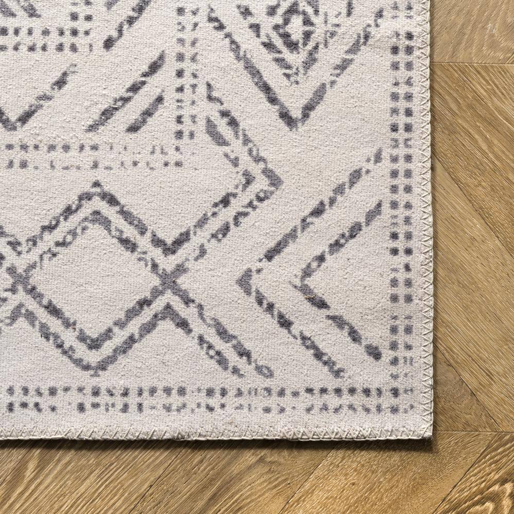 Gray and Ivory Synthetic Medallion 8' x 10' Washable Area Rug