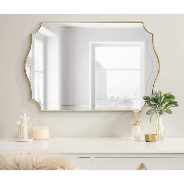 リンホーリン　LYNN HOLLYN　ミラー　壁掛け　鏡 Kate and Laurel Hollyn 30.00 in. H x 20.00 in. W Scalloped MDF