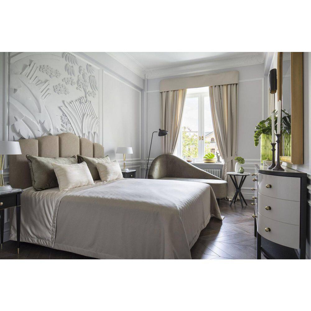 78-Inch White Polyurethane Ornate Crown Moulding