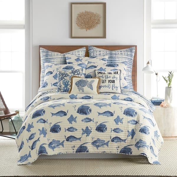 LEVTEX HOME Pataya 2-Piece Indigo and Cream Cotton Twin/Twin XL Quilt Set