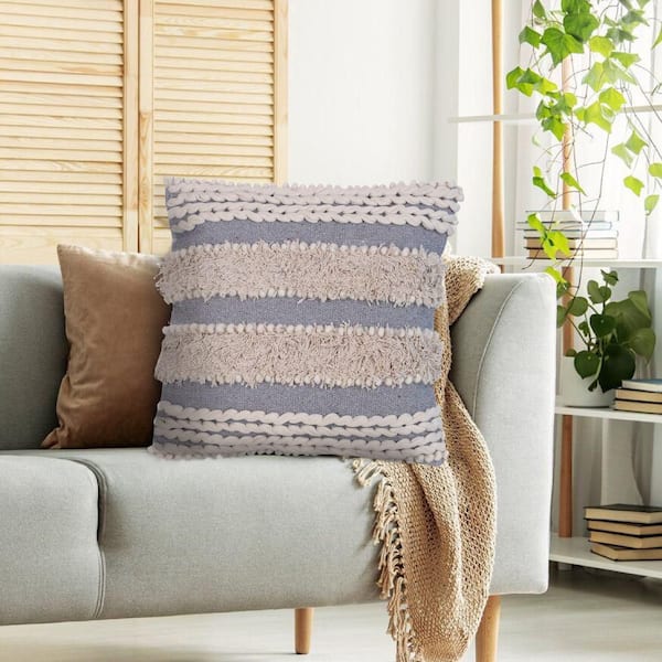How to Choose Throw Pillows for a Gray Couch