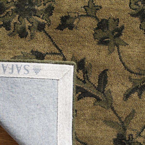 https://images.thdstatic.com/productImages/c8a30641-64dd-4e60-b652-0baa6d7cd71d/svn/olive-green-safavieh-area-rugs-at824a-26-66_600.jpg