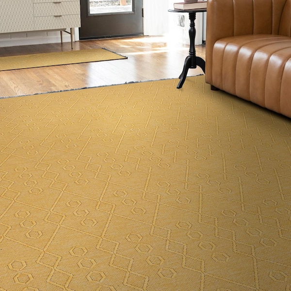 Alma Gold 5 ft. x 7 ft. Geometric Machine Washable Indoor Area Rug