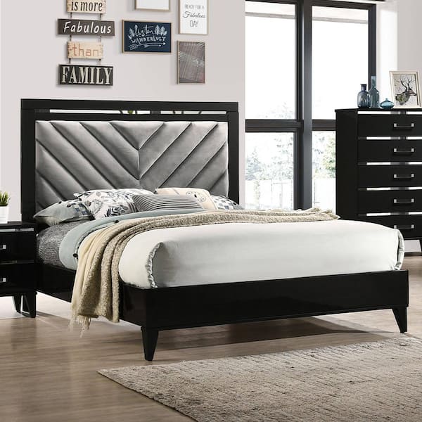 Acme Furniture Chelsie Gray Fabric and Black Queen Platform Bed