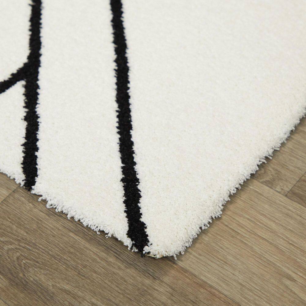 Luxurious White Synthetic 5' x 7' Easy-Care Geometric Rug