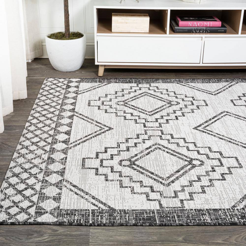 Ivory/Black Geometric Synthetic 3x5 Indoor/Outdoor Area Rug
