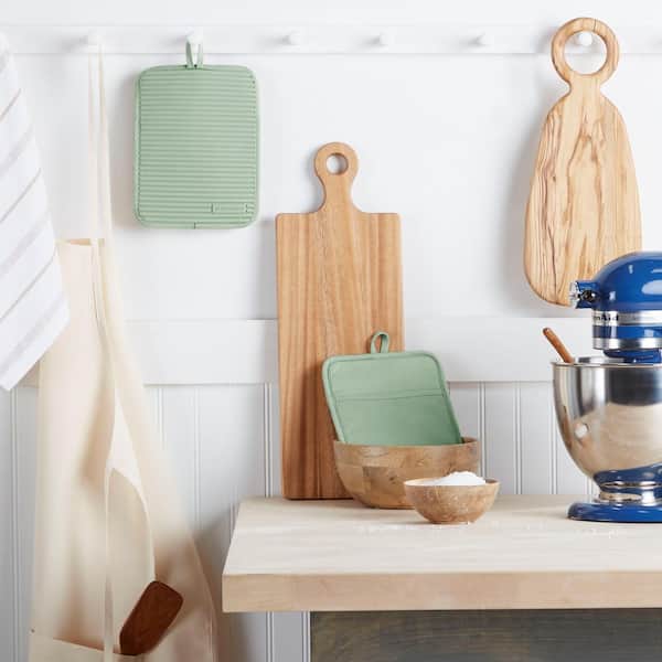 Ribbed Soft Silicone Pistachio Green Pot Holder Set (2-Pack)