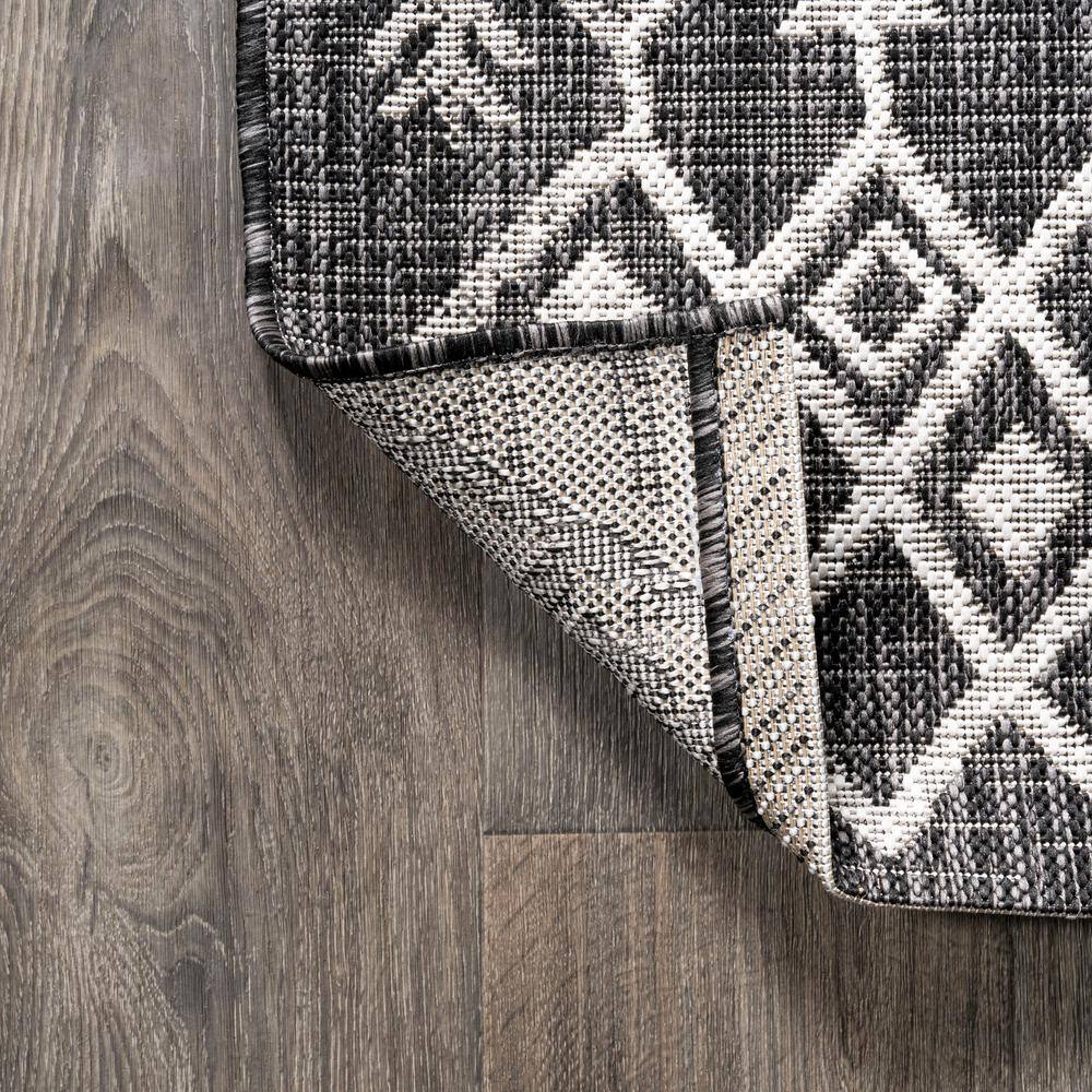 Black and Ivory Geometric Bohemian Indoor/Outdoor Rug