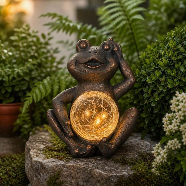 Liv & Skye Gray 4 in. x 12.25 in. Resin Metal Frog And Snail Hug