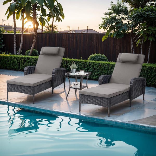 Opohoro ArcoBay 3-Piece Brown Wicker Outdoor Chaise Lounge Rattan Chaise Lounge with Olefin Gray Cushions and Side Table