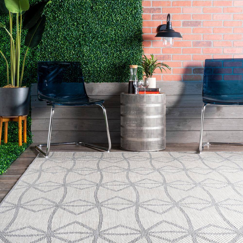Modern Light Gray Geometric Flat Woven 5'x8' Indoor/Outdoor Rug
