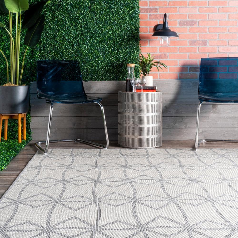 Light Gray Geometric Trellis Indoor/Outdoor Area Rug