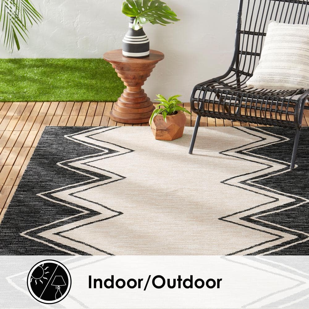 Black and Ivory Zig Zag Indoor/Outdoor Area Rug