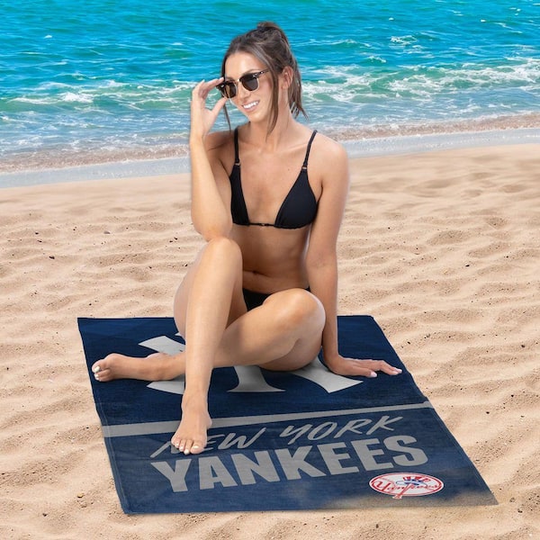 THE NORTHWEST GROUP New York Yankees MLB Stretch 30 in. x 60  display picture 1