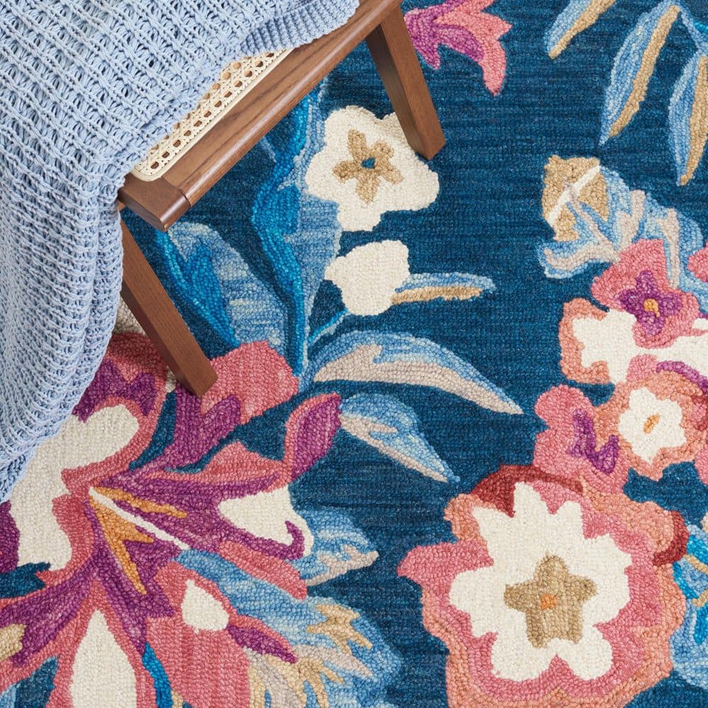 Handmade Blue Floral Wool Area Rug, 4' x 6'