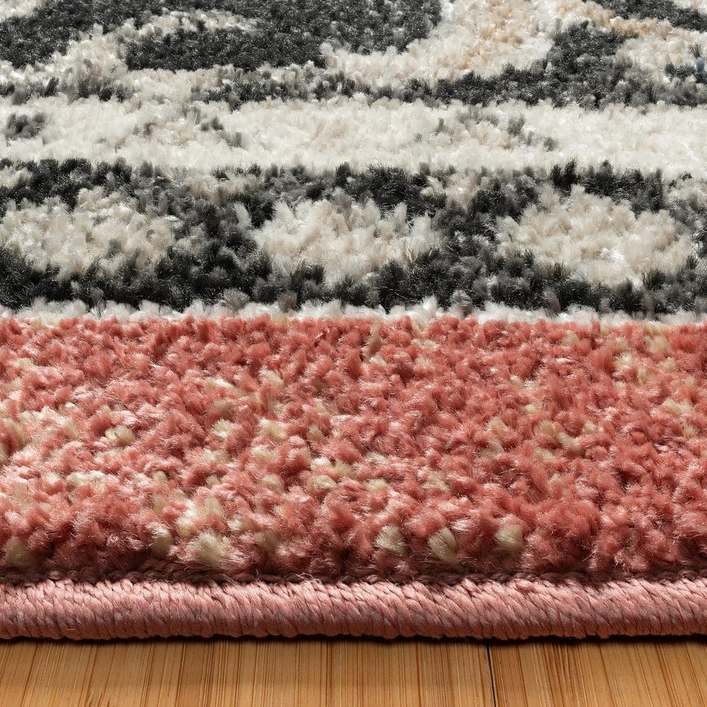 Fluer Rose 5' x 7' Tufted Synthetic Area Rug