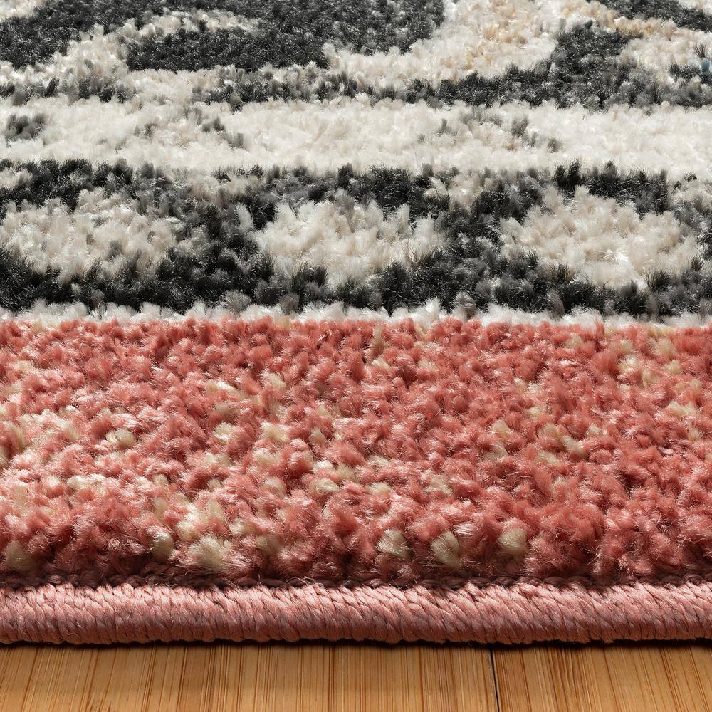 Rose and Black Tufted Synthetic 2x6 Runner Rug
