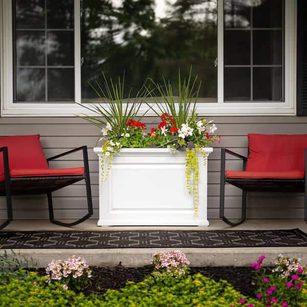 Nantucket 36 in. Self-Watering White Polyethylene Trough