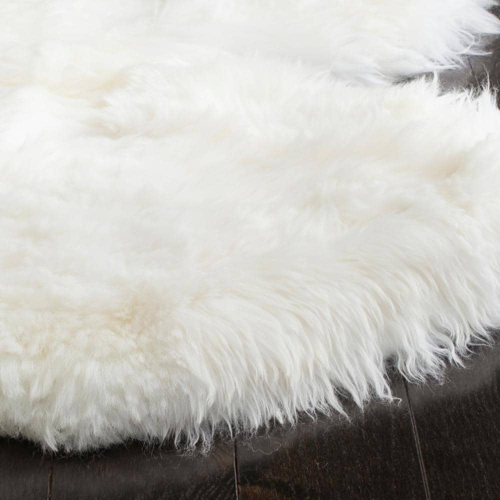 Luxurious Hand-Knotted Natural White Sheepskin 5' x 8' Area Rug