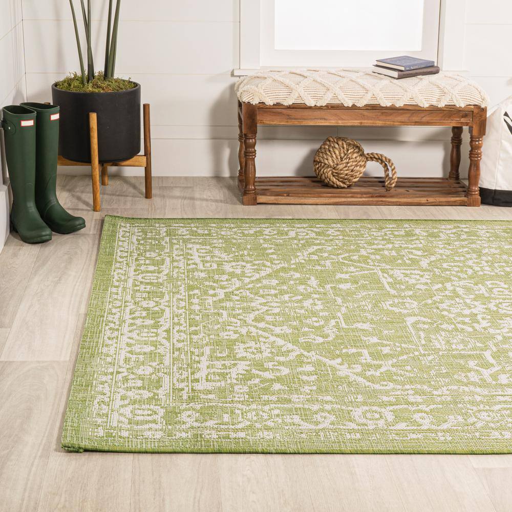Green and Cream Synthetic Medallion Flat Woven Area Rug