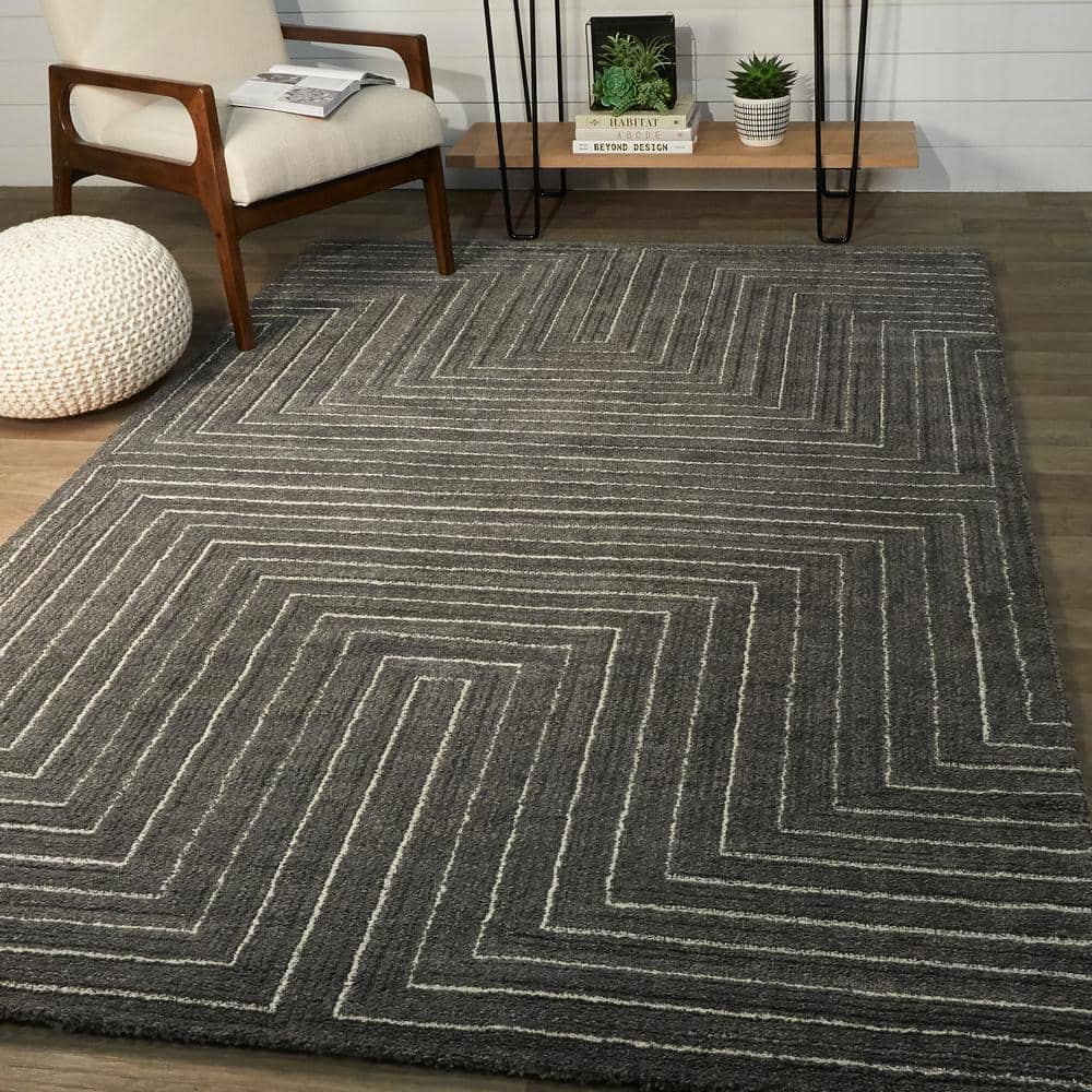 Luxurious Handmade Charcoal Geometric Synthetic Area Rug