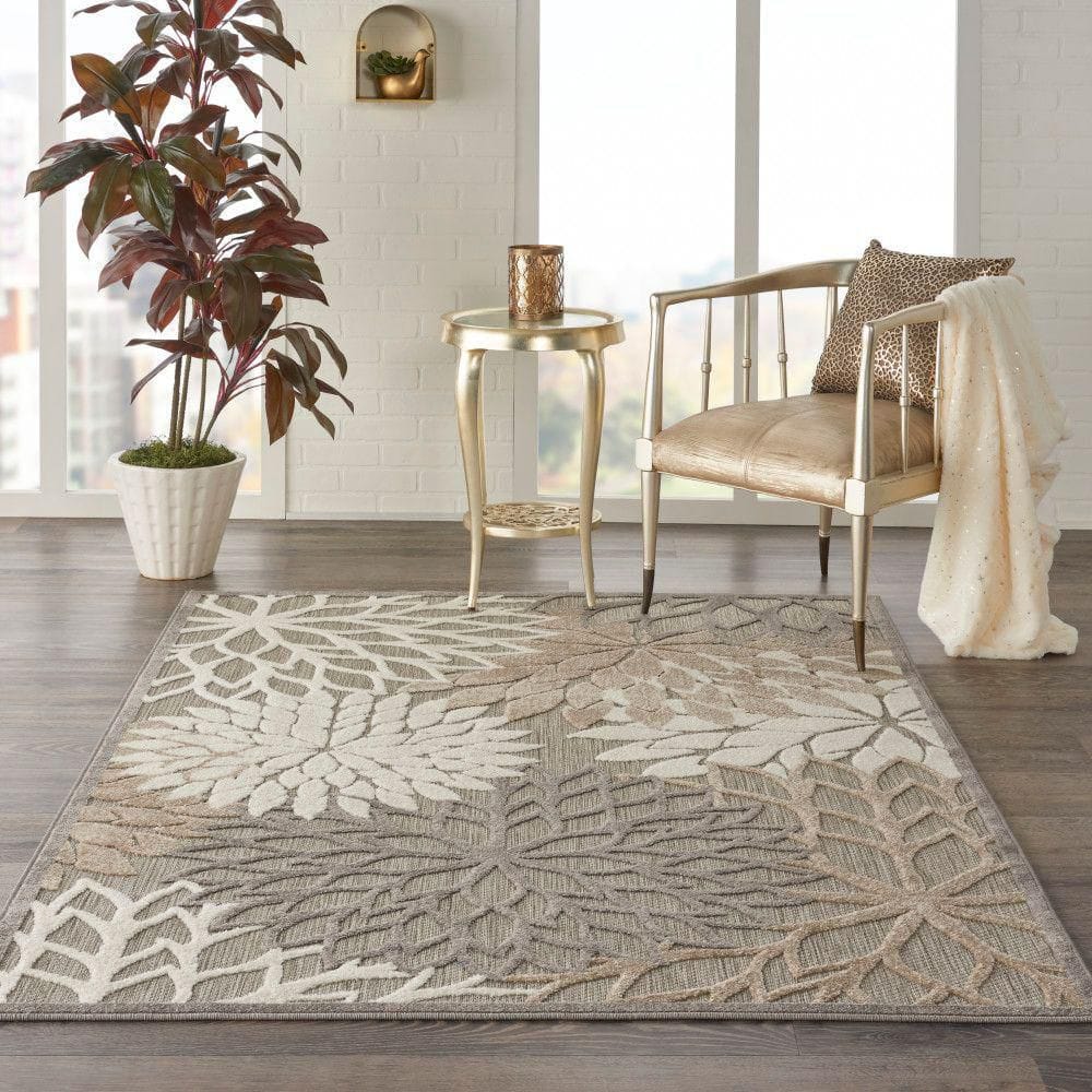 Handwoven Traditional Floral Medium Rug in Gray and Brown