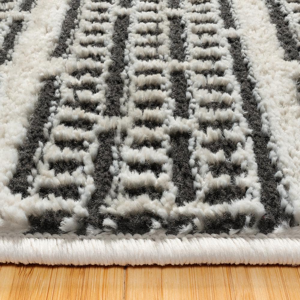 Missha Dario Beige Black Tufted Synthetic 6' x 9' Area Rug